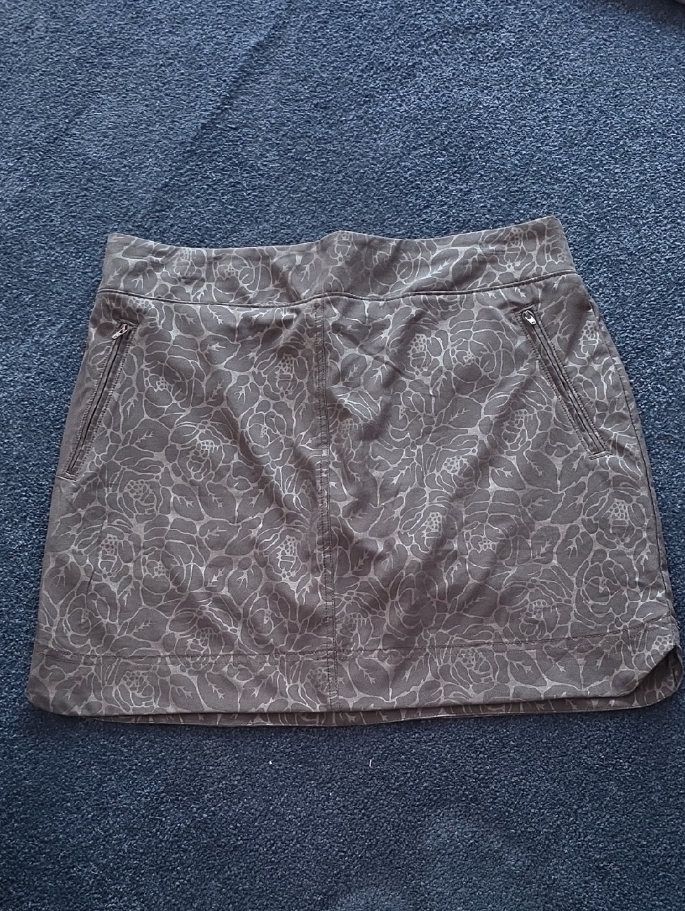 Orvis Golf Athletic Skort  Black Floral Medium
